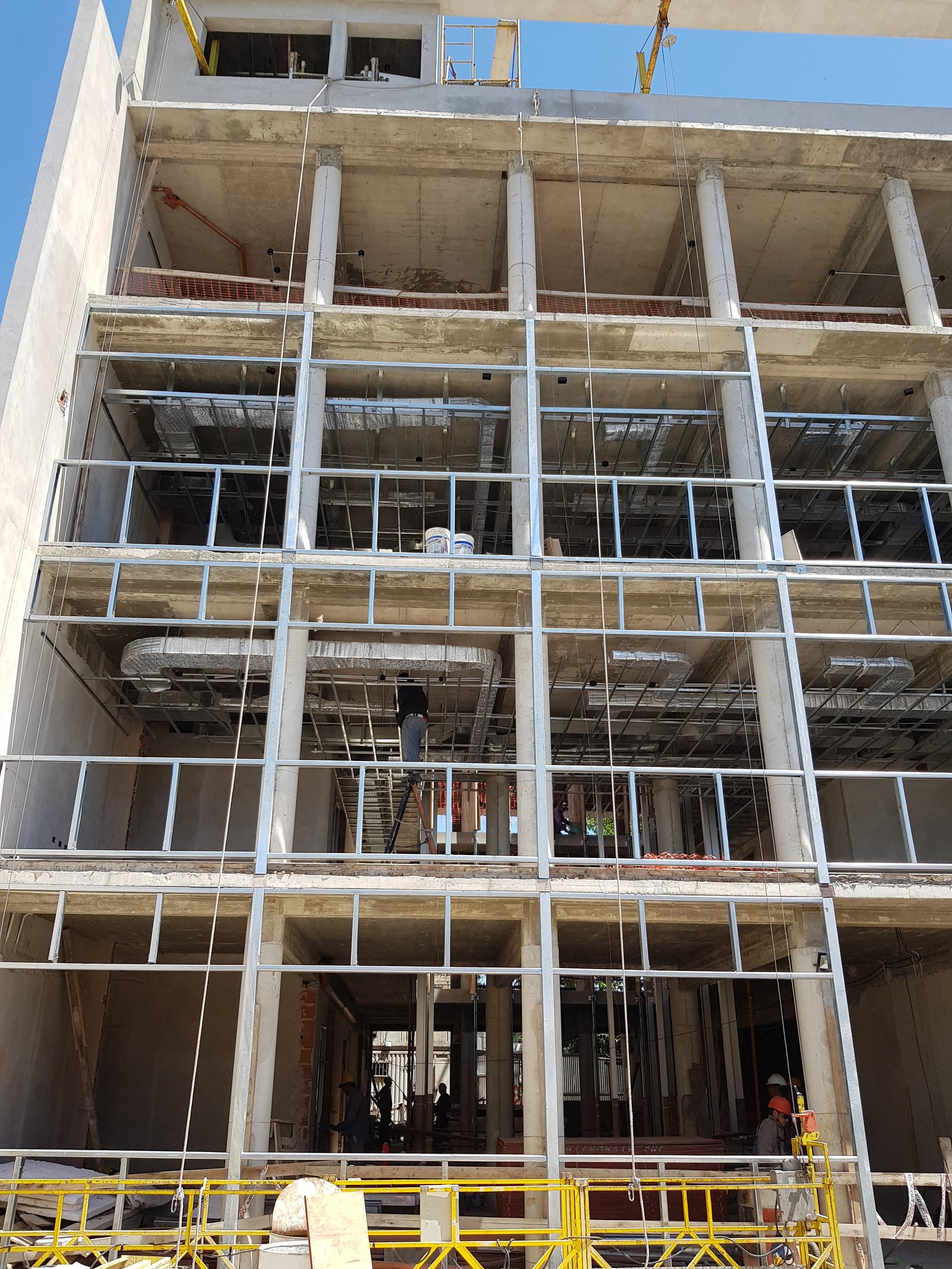 Construcción civil y edificio en altura